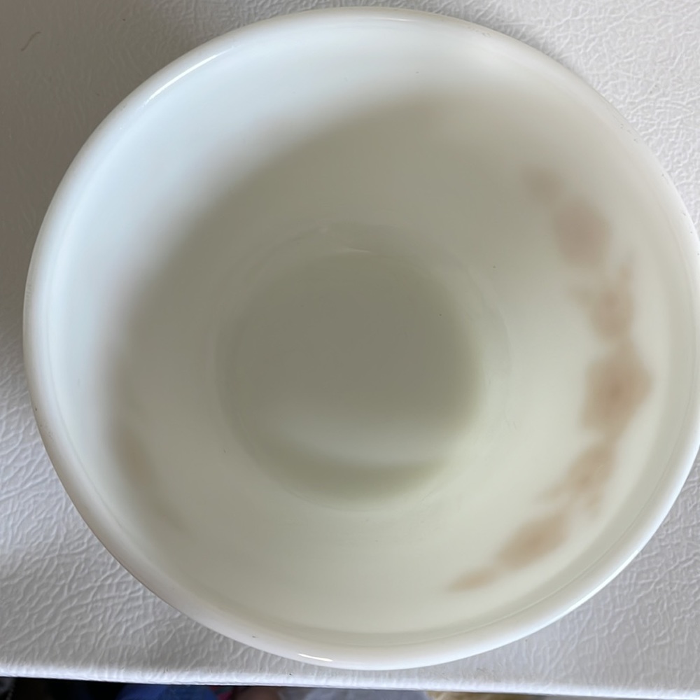 Pyrex Vintage Butterfly Gold 1 1/2 Quart Bowl. Very Gold Condition. 1 1/2 Quart. - Picture 5 of 7